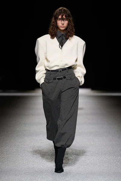 Look 13